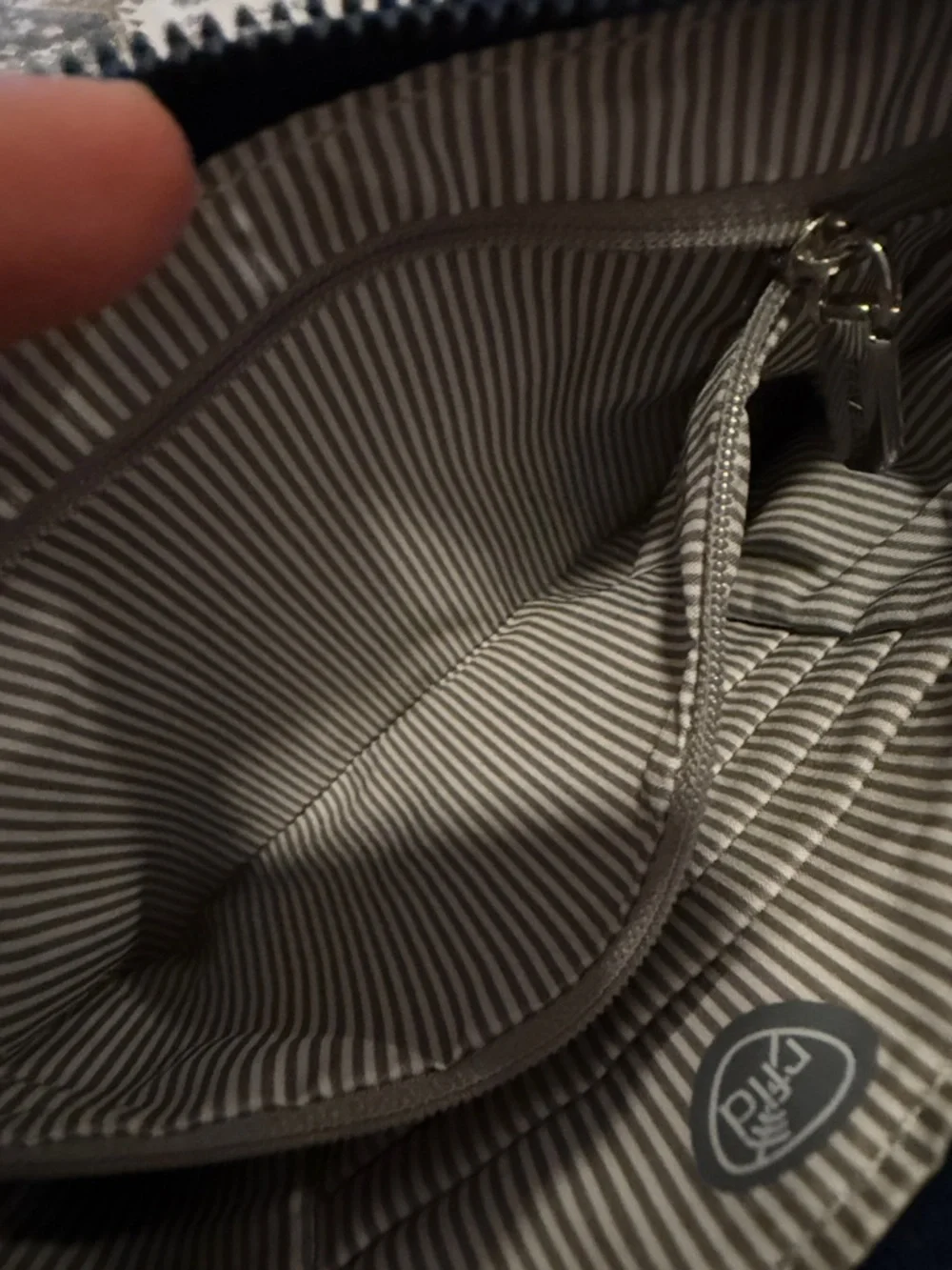 Travelon RFID Blocking Wristlet Clutch in a geometric print NWOT - Picture 4 of 7